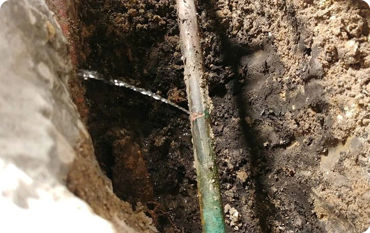 Pinhole leak in aging copper pipe in a San Jose home
